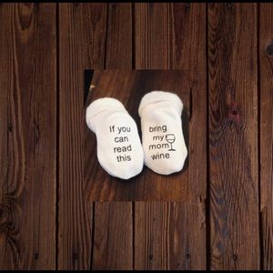 BABY SOCKS: If you can read this… bring my mom wine! 🍷